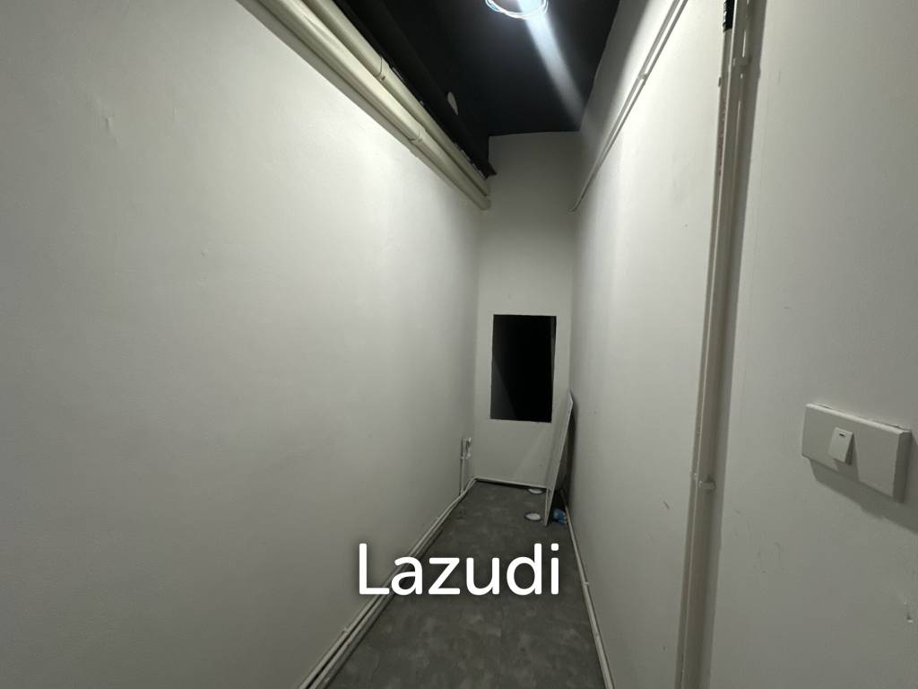 picture Silom Connect retail area connected to BTS Chong Nonsi. - 9/11