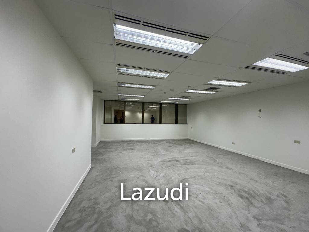 รูป ขายสำนักงานซิลลอม บางรัก ในโครงการ Chartered Square ใจกลางกรุงเทพฯ - รูปที่ 4/5