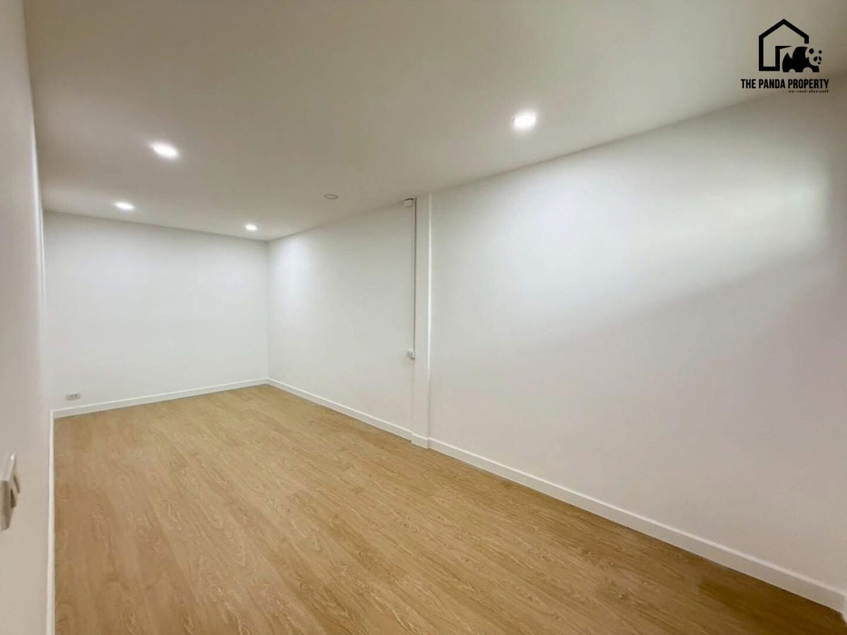 รูป  ทาวน์เฮาส์รีโนเวท 2 ชั้น ซอยเสนานิคม 1 - รูปที่ 11/19