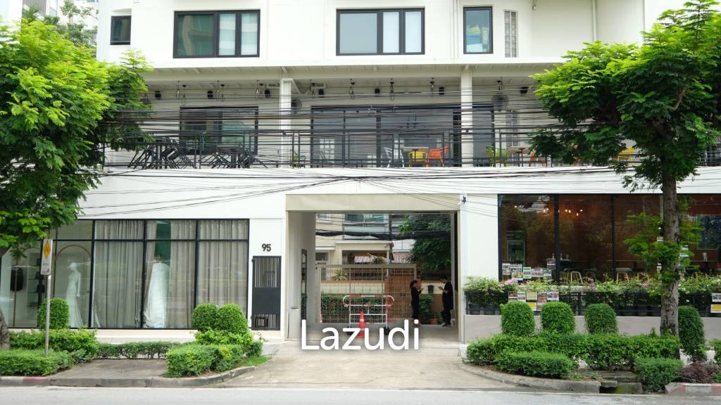 รูป ขายพื้นที่ค้าปลีกสุดโมเดิร์นย่านทุ่งมหาเมฆ สาทร กรุงเทพฯ - รูปที่ 5/6