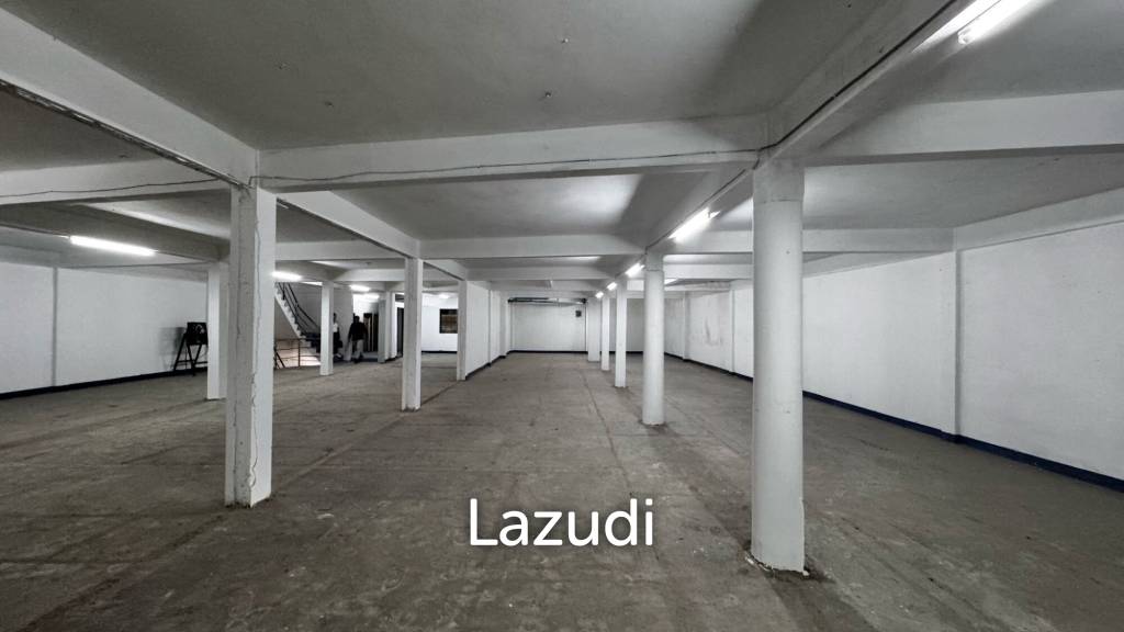 picture Prime Retail Space in Bang Na with Main Sukhumvit Access - 8/17