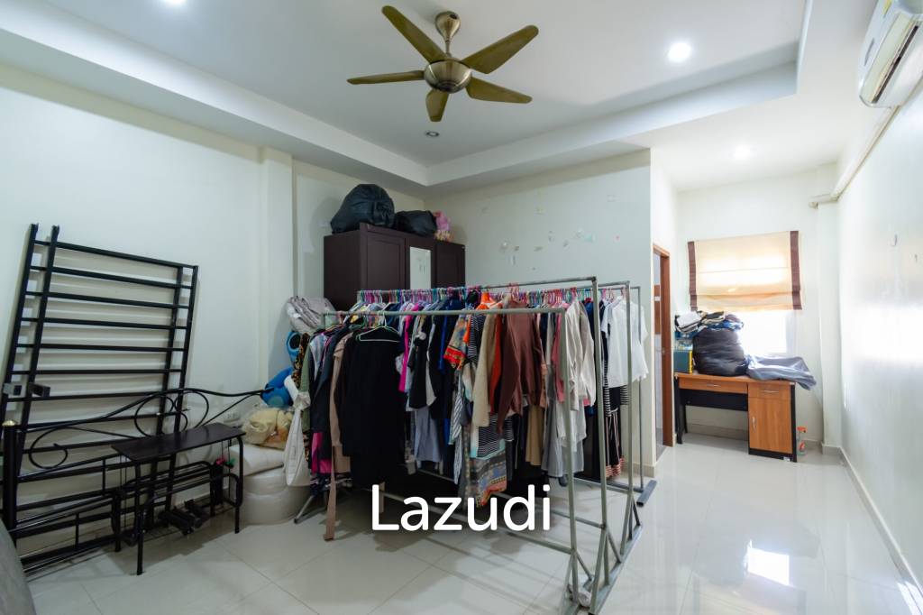 รูป SINGLE HOUSE ON SOI 88 : 4 bed on good location - รูปที่ 13/32
