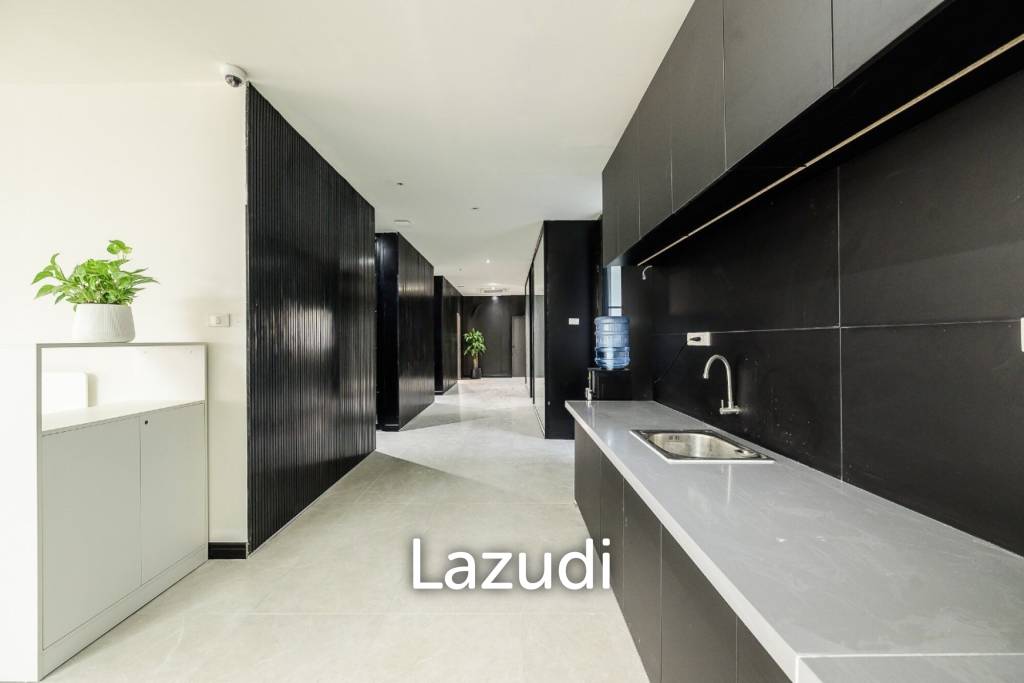 picture Premium Fully Furnished Office in Huai Khwang - 4/21