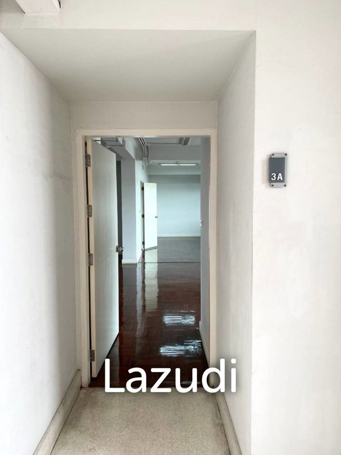 picture Modern Office Space in a Prime Location near MRT Asoke - 5/6