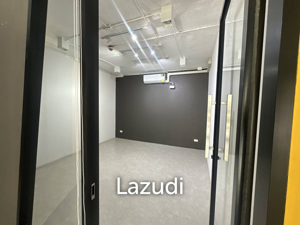 picture Silom Connect retail area connected to BTS Chong Nonsi. - 6/11