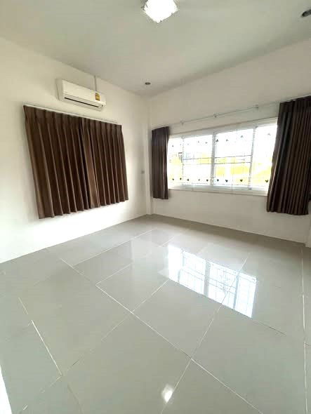 picture A detached house for rent with 3 bedrooms and 2 bathrooms - 6/10