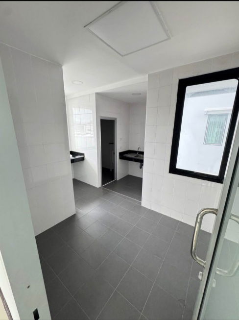 รูป ให้เช่าโฮมออฟฟิศ 4 ชั้น  ติดสหการประมูล ซอยสถานทูตลาว ลาดพร้าว80 ทำเลเด่น หลังแรกของหมู่บ้าน อาคารโปร่งสว่าง พื้นที่ใช้สอยหลากหลาย  - รูปที่ 4/10