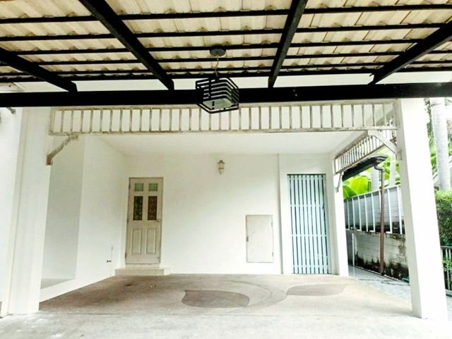 picture 4bed Lat Krabang Road ARL Suvarnabhumi 4km. Chularat8 Hospital 1.3km. 2-story corner house for rent - 3/8