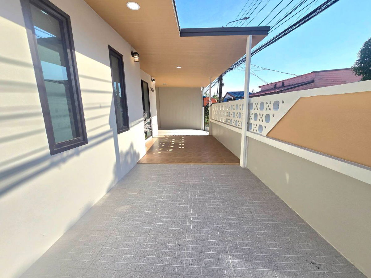 รูป บ้านเดี่ยวชั้นเดียว แต่งใหม่ทั้งหมด กว้าง สวยมาก หมู่บ้าน แสงอรุณ รีโนเวทใหม่ทั้งหลัง ถนนรามอินทรา ซอย68 แยก7 คันนายาว มีชั้นลอยกว้างขวาง - รูปที่ 12/43