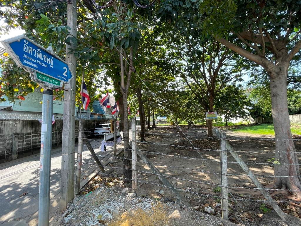 picture Vacant Land on Suan Phak 43 Corner of Soi Assavapichet 2 size about 446.7 sq wah Size about 28m x 64 m - 10/15