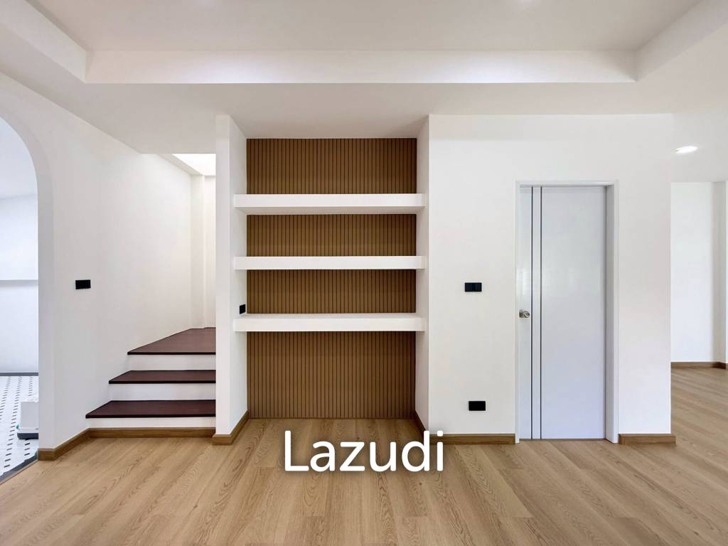 picture Fully Renovated Modern 3-Bedroom Townhouse in Kathu - 15/38