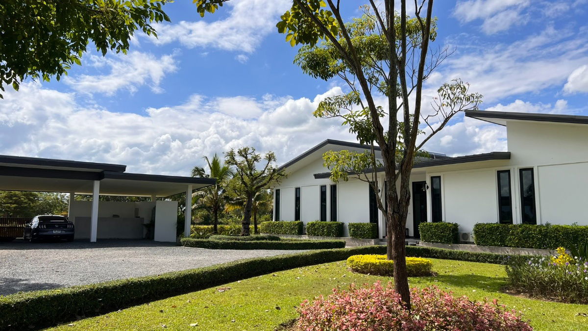 picture Single-storey detached house for sale 5 bedrooms, 4 bathrooms, 1 kitchen, 1 fitness room + pantry, 3 parkings. - 1/30