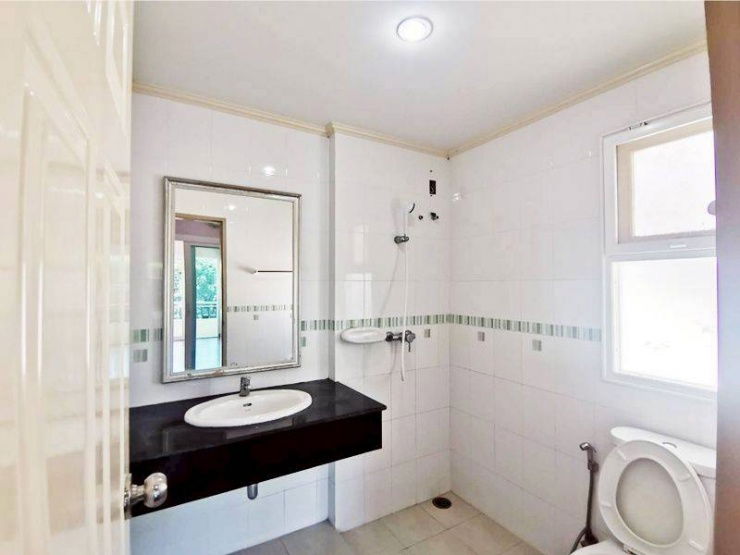 picture Renting Supalai Parkville Pracha Uthit-Sukhsawat Nearby: Dao Khanong Expressway
Big C Food Place, in front of the village alley, walk to  - 9/10