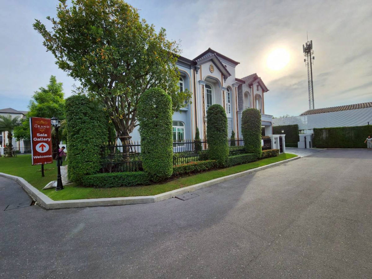 รูป ขายบ้านเดี่ยวหรู เดอะแกรนด์ ปิ่นเกล้า ติด ถ.พระบรม แบบบ้านใหม่ 4ห้องนอน พร้อมสระ 4-5จอด แปลงส่วนตัว จาก 29.9mb เหลือเพียง 24.5 mb!!  - รูปที่ 2/33