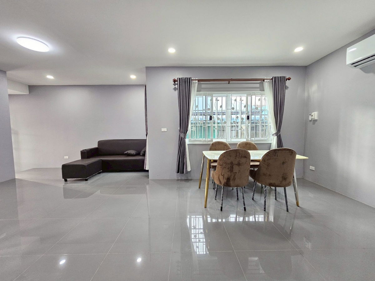 picture Two storey house for rent with 3 bedrooms,31 toilets and 1 kitchen.  - 5/33