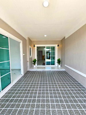 Townhouses for sale : FREE Transfer! 1-Storey Townhouse, Pruksa 3 (Wat Lat Pla Duk Rd.) | 3 Beds, Newly Renovated, Furnished | 1.35 M Baht