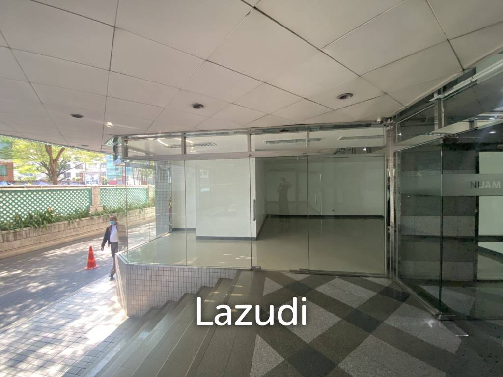 รูป พื้นที่ค้าปลีกให้เช่าในโครงสร้างสมัยใหม่กลางอโศก คลองเตย - รูปที่ 6/8