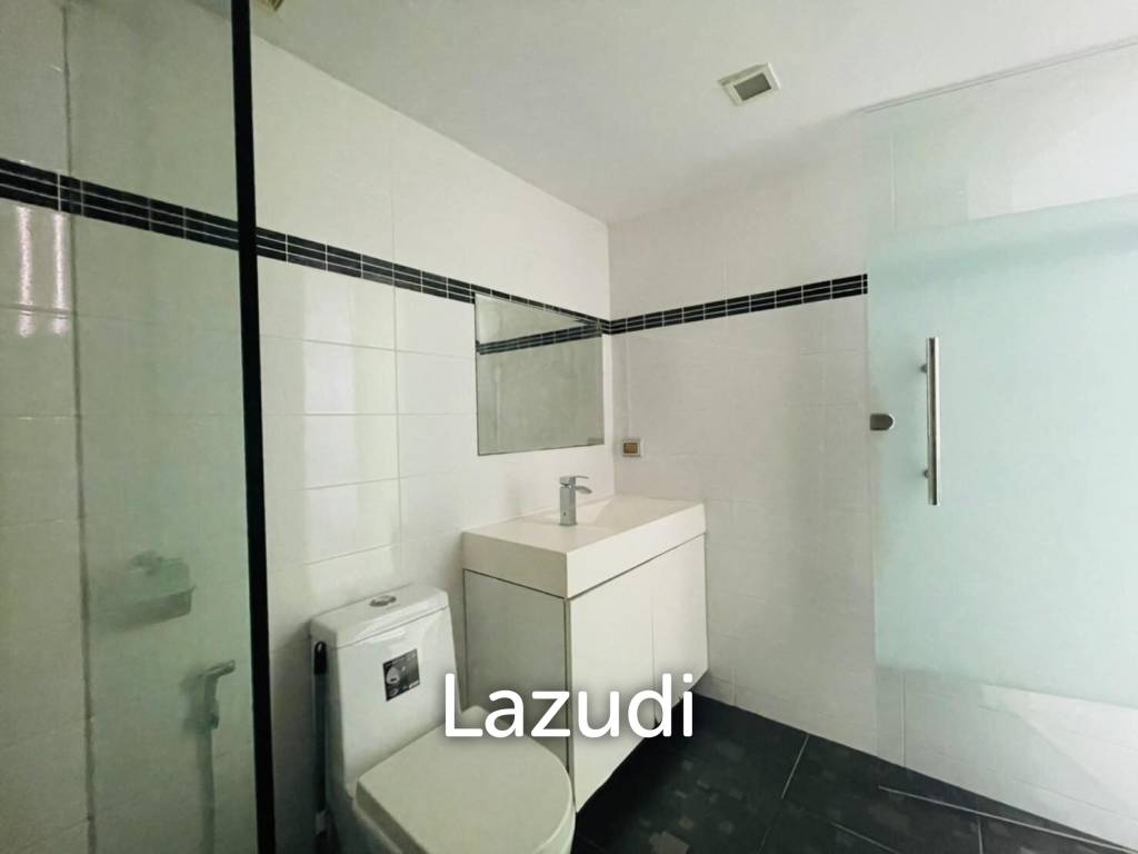 picture Modern Style Condo for Sale in Park Royal 3 - 20/22