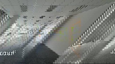 Spacious Retail Space with Modern Design on Soi Convent