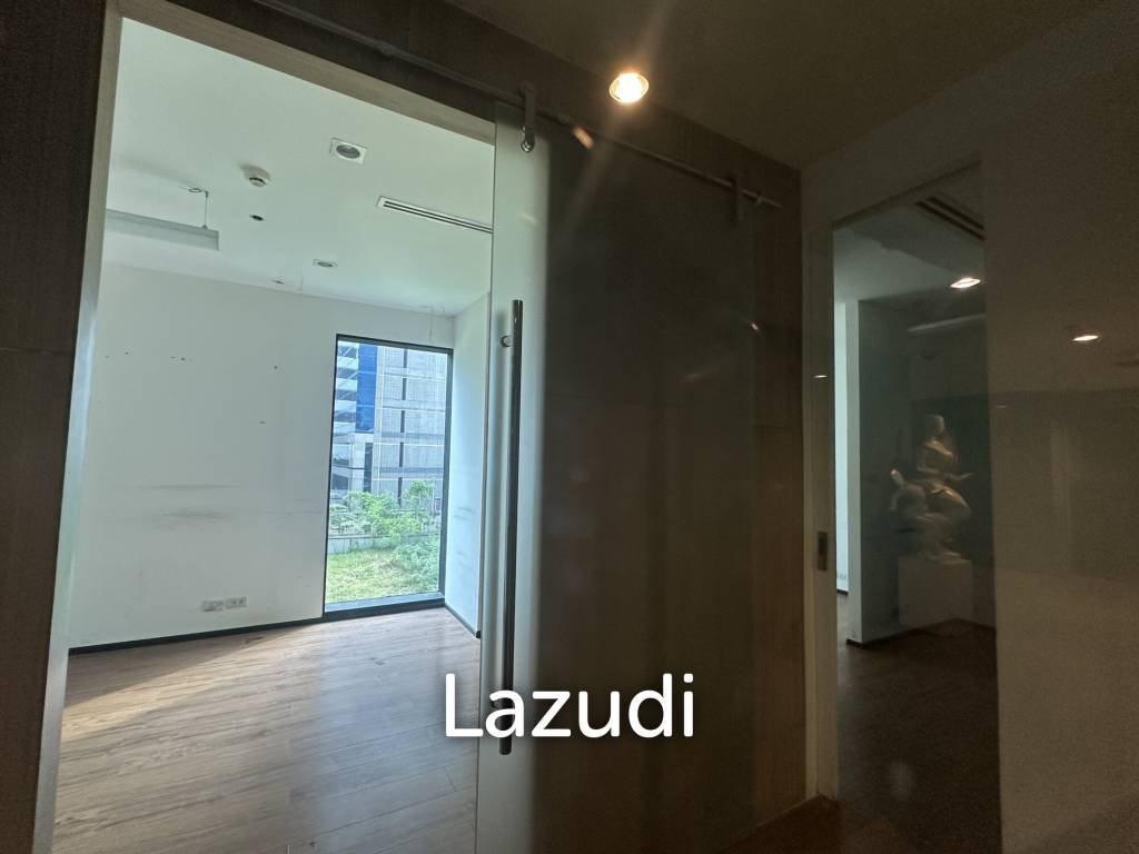 picture Strategic 3-Storey Retail Space in Khlong Toei Bangkok - 5/5