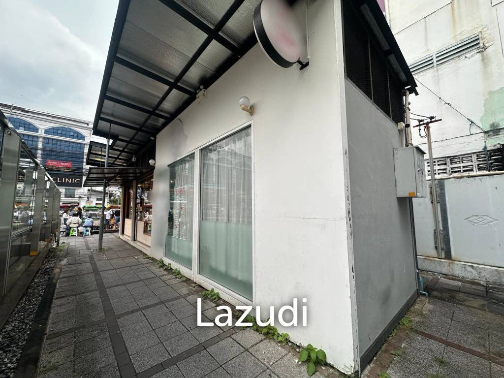 picture Modern Retail Space Near BTS Sutthisan in Huai Khwang - 4/5