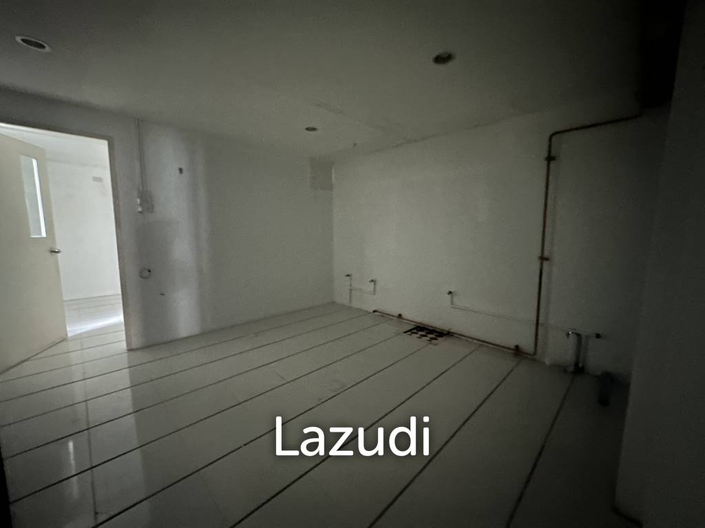 รูป ร้านค้าขนาดใหญ่ สำหรับขายที่ทุ่งมหาเมฆ สาทร - รูปที่ 8/8