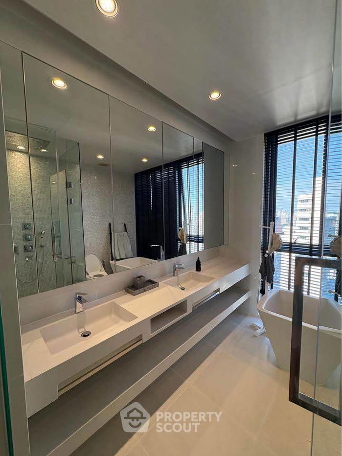 picture 2-BR Condo at Vittorio Sukhumvit 39 near BTS Phrom Phong (ID 2454347) - 6/19