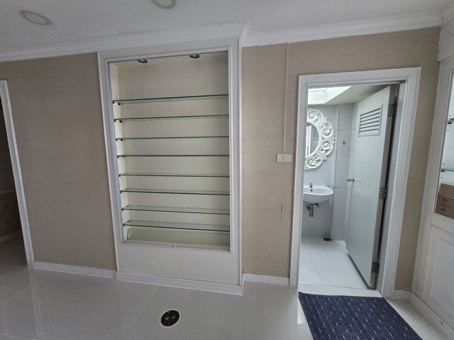 picture FOR RENT  COMMERCIAL BUILDING PROPERTY  22000 BAHT per MONTH - 10/19