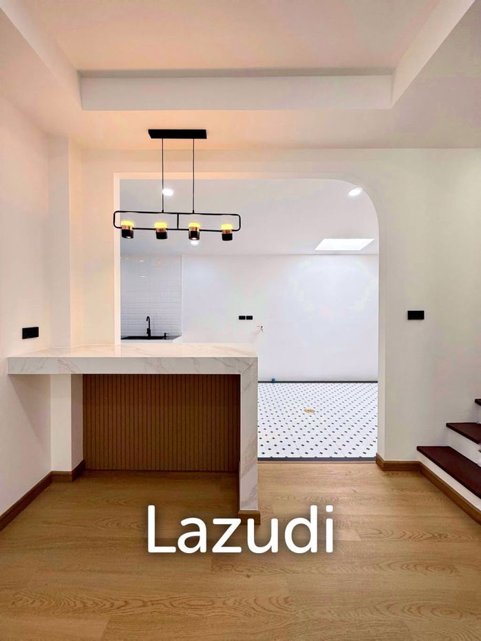 picture Fully Renovated Modern 3-Bedroom Townhouse in Kathu - 7/38