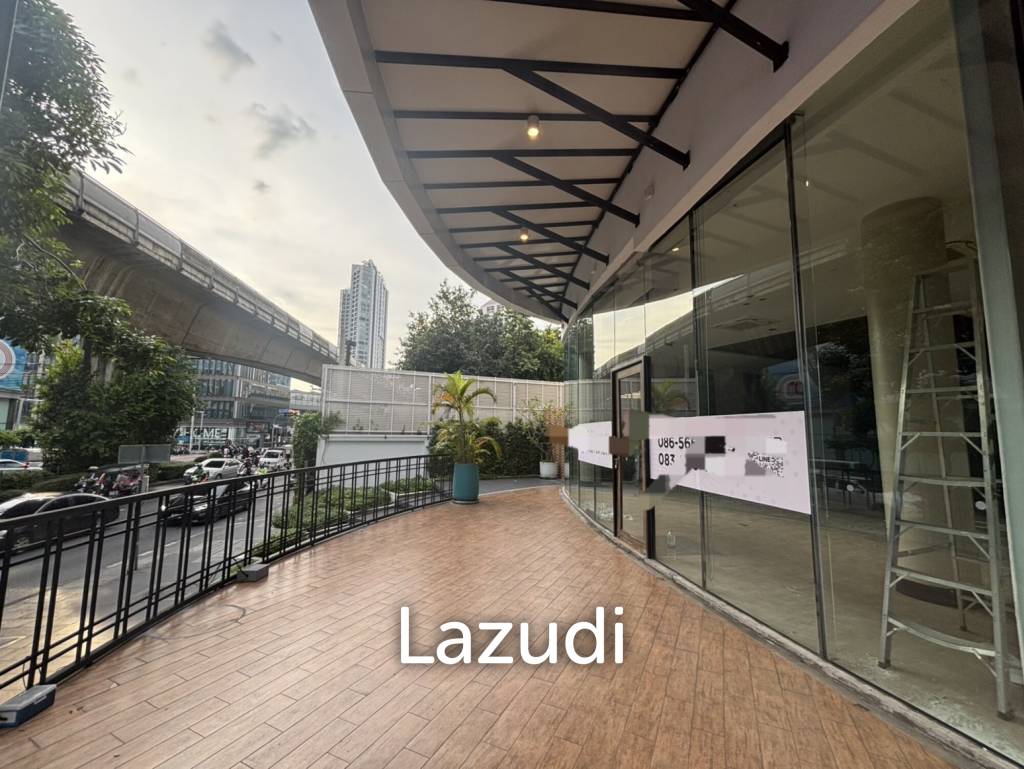 รูป Sukhumvit Main Road Phrakhanong Retail Space | 158.1 sqm Next to Starbucks in Famous Community Mall - รูปที่ 4/11