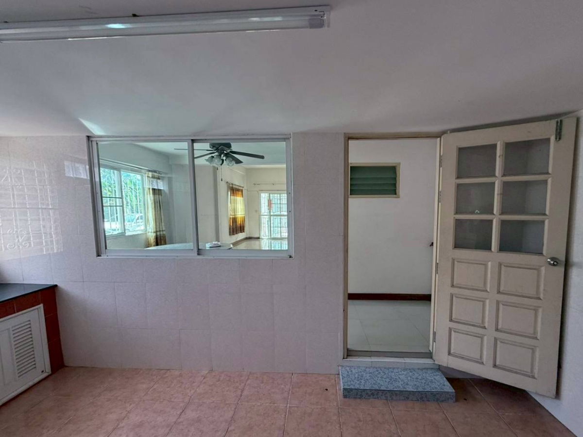 รูป ขายทาวน์เฮ้าส์ หมู่บ้านมณเฑียรทิพย์ คู้บอน1 (Baan Montaintip) หลังมุมใกล้รถไฟฟ้า สถานีรามอินทรา กม.9  - รูปที่ 5/20