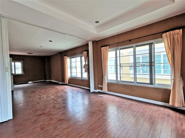 picture FOR SALE  TOWNHOUSE PROPERTY  6500000 BAHT. - 5/8