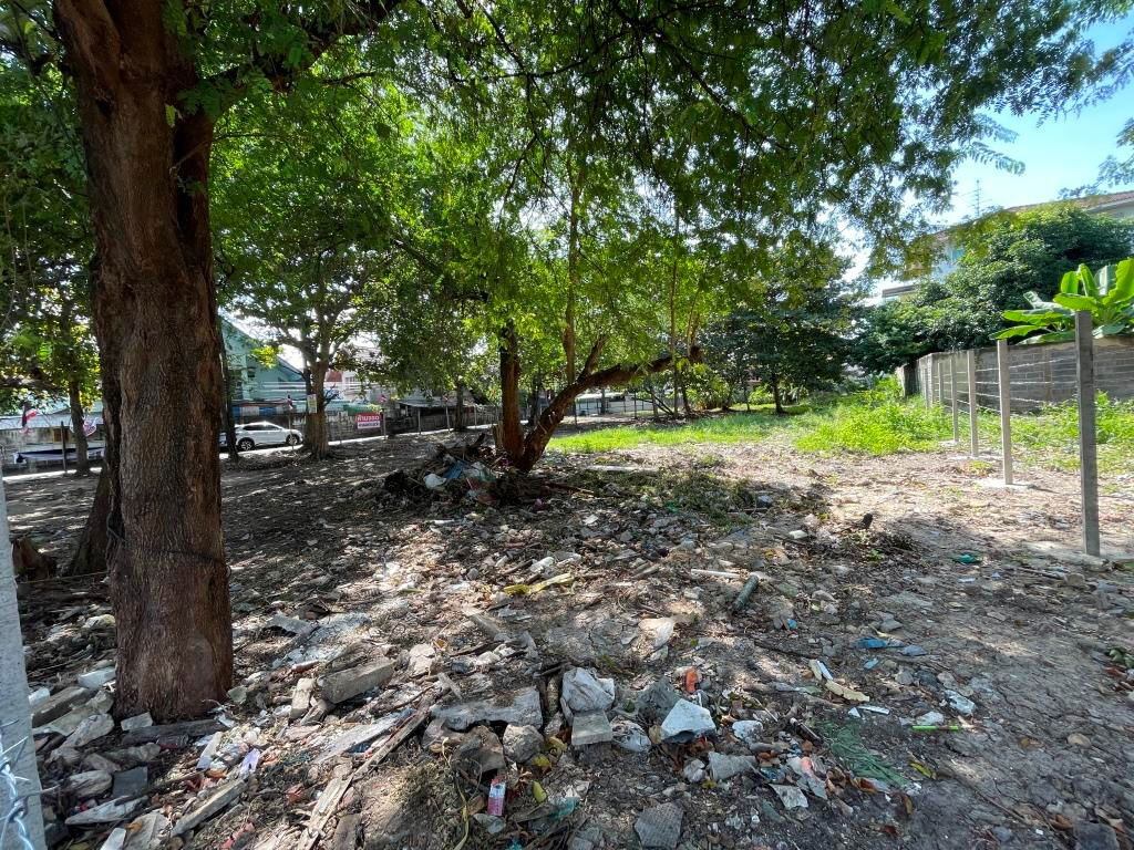 picture Vacant Land on Suan Phak 43 Corner of Soi Assavapichet 2 size about 446.7 sq wah Size about 28m x 64 m - 9/15