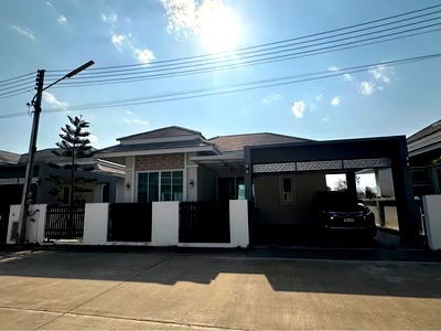 Houses for sale Muang Chiang Rai Chiang Rai : Single-storey detached house for sale  3 bedrooms 2 bathrooms and 1 parking.