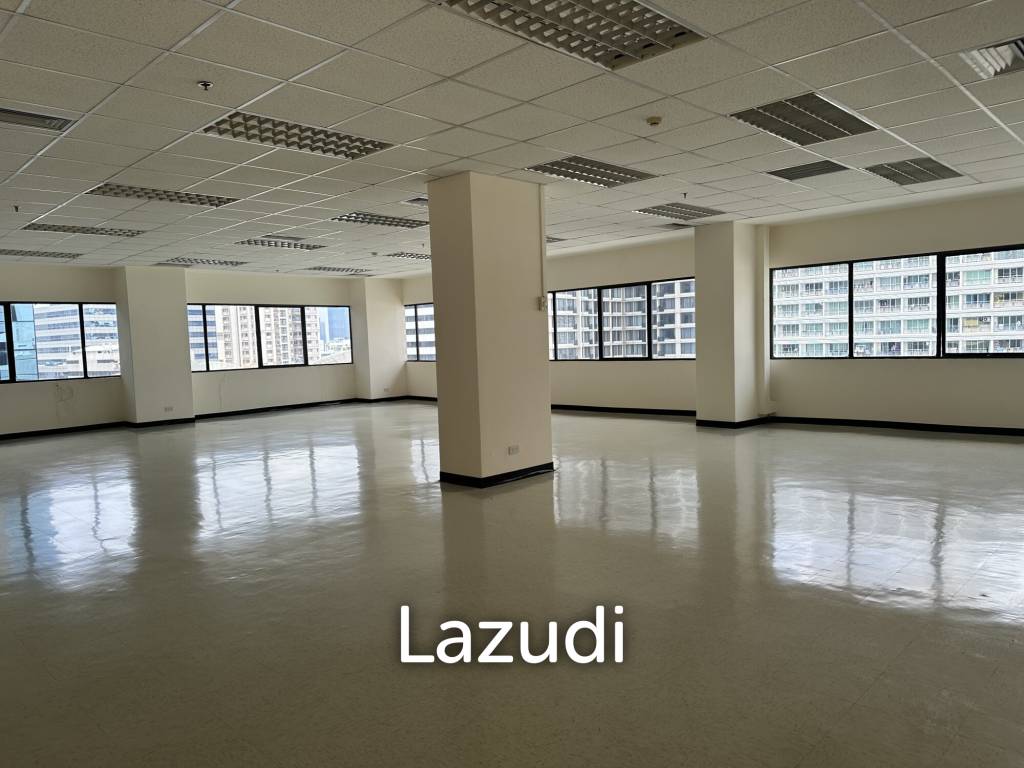 picture Modern Office Space in BB Building Asoke Bangkok - 2/4