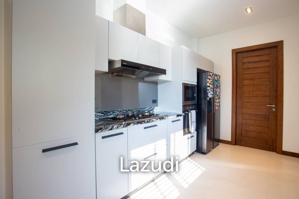 รูป Luxury Modern 6 Bed Pool Villa with Big land plot - รูปที่ 11/86