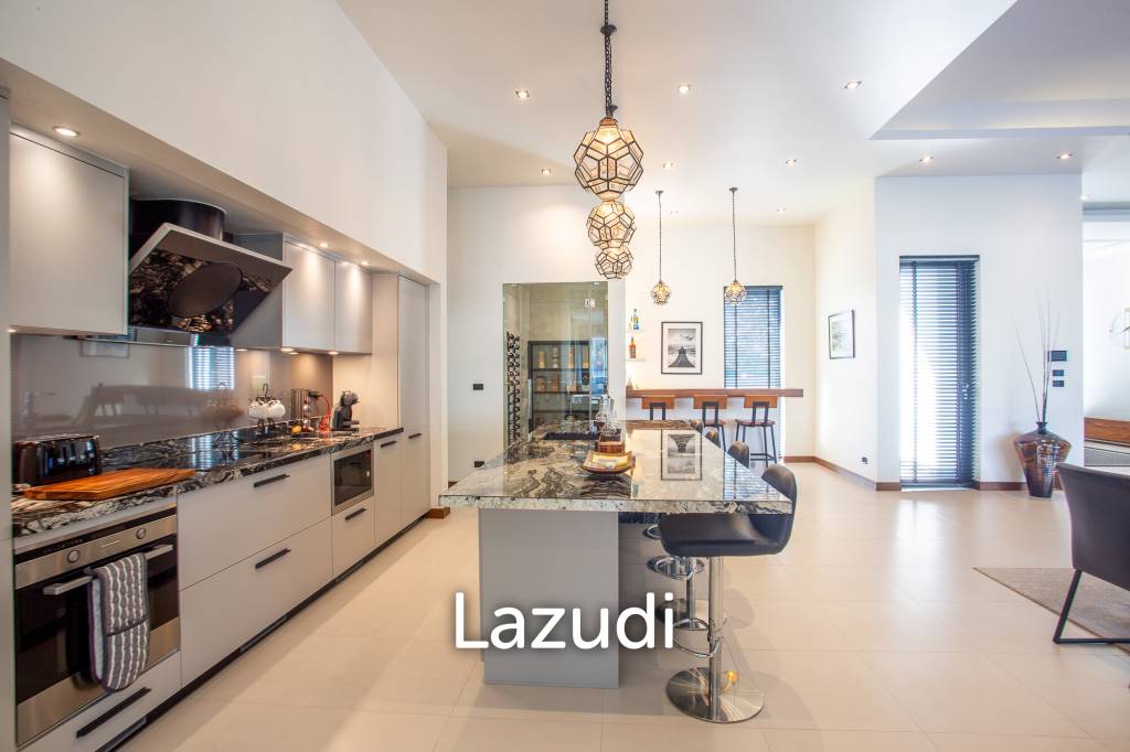 รูป Luxury Modern 6 Bed Pool Villa with Big land plot - รูปที่ 9/86