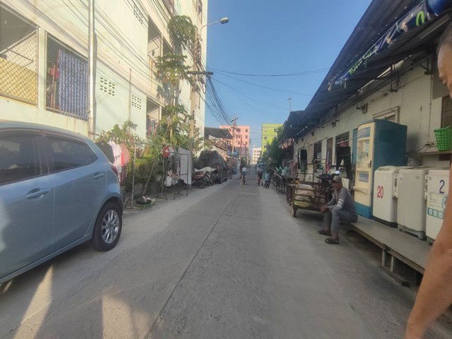 picture Cheap Old Dormitory for Sale, 5 Floors, 2 Buildings, 145 Rooms, THB 35 Million, Land Size 260.7 sq.w., Bang Phli Industrial Estate, Samut Prakan - 3/23