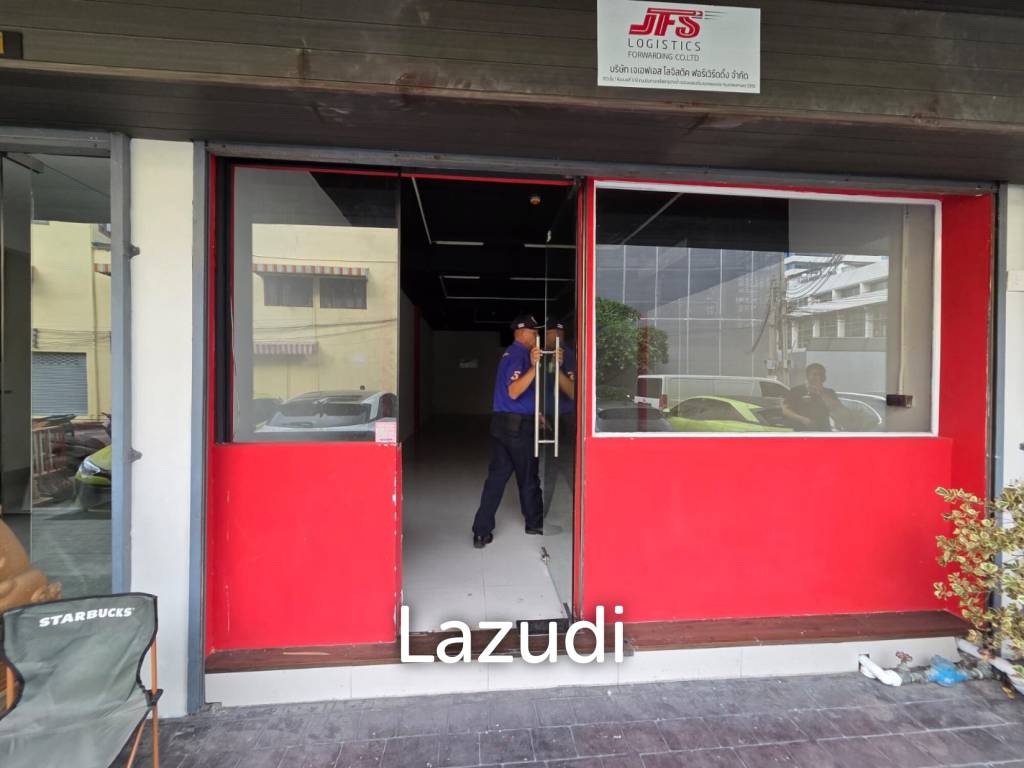 picture 50SQM Ground Floor in Communal area on Rama IV - 1/3