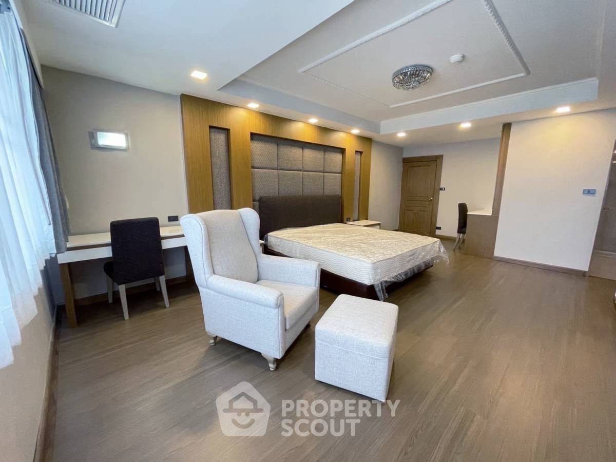 picture 4-BR Condo at Oriental Towers Condominium near BTS Ekkamai (ID 2449180) - 9/20