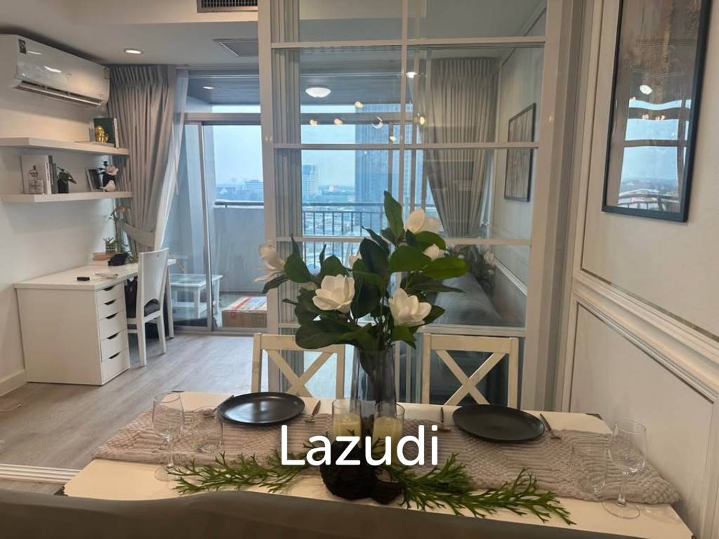 picture Luxury 2-Bed Condo in Monterey Place Khlong Toei - 1/8