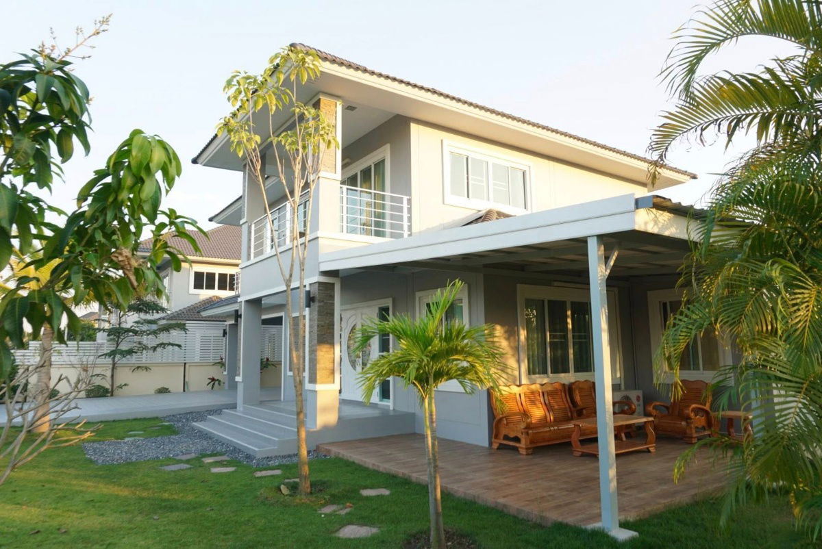 picture Two storey house for rent with 4 bedrooms,4 toilets and 1 kitchen. - 21/27