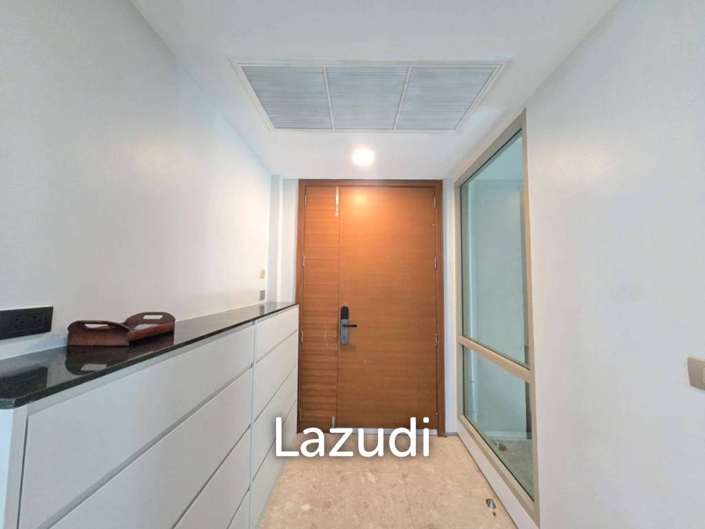 picture 3 Bed 3 Bath 210 SQ.M Ficus Lane Condominium - 17/32