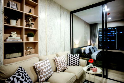 Condos for rent : 💙💛❤️ Life Asoke 🚝100m.MRT Petchburi