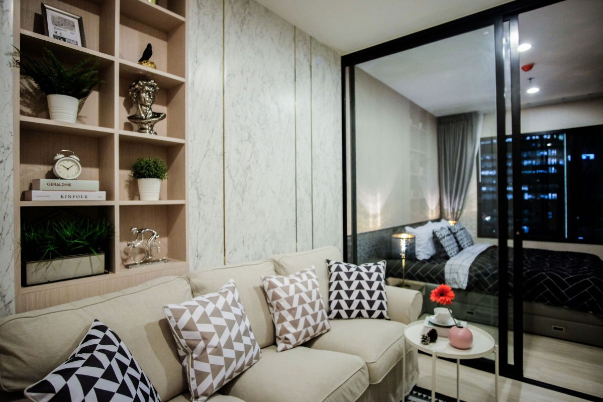 picture 💙💛❤️ Life Asoke 🚝100m.MRT Petchburi - 1/12