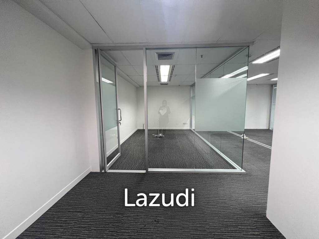 รูป ซื้อสำนักงานในย่านสีลม ที่ Chartered Square 86 ตรม 3 ห้อง - รูปที่ 3/11