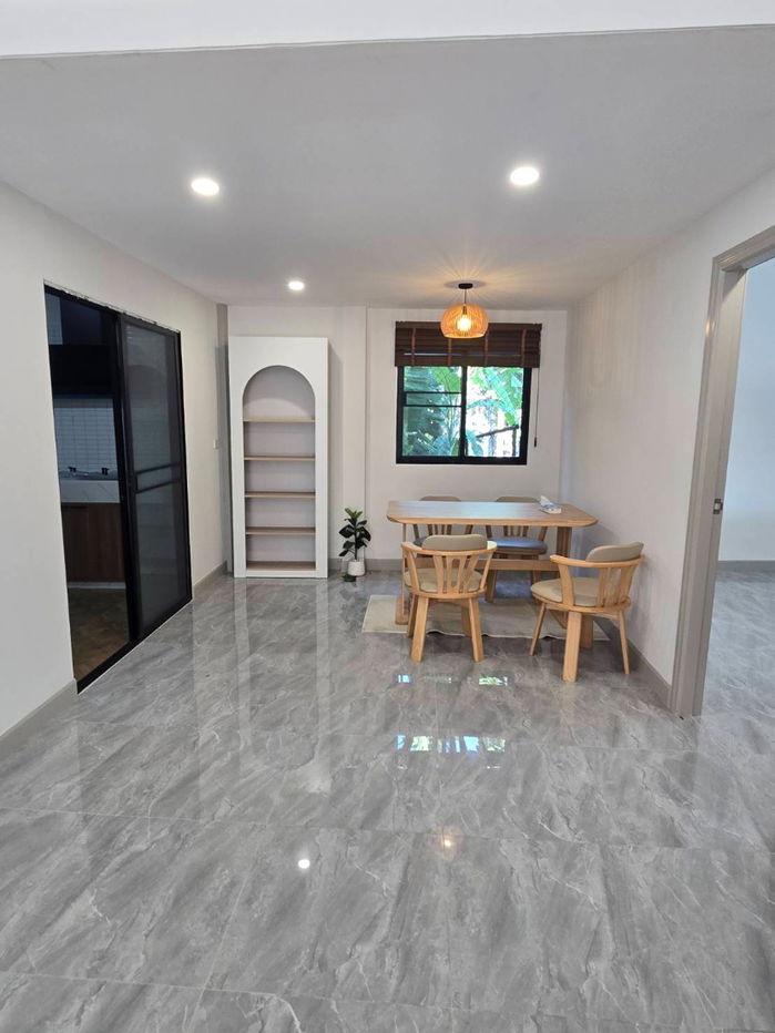 รูป บ้านเดี่ยวชั้นเดียว แต่งใหม่ทั้งหมด กว้าง สวยมาก หมู่บ้าน แสงอรุณ รีโนเวทใหม่ทั้งหลัง ถนนรามอินทรา ซอย68 แยก7 คันนายาว มีชั้นลอยกว้างขวาง - รูปที่ 42/43