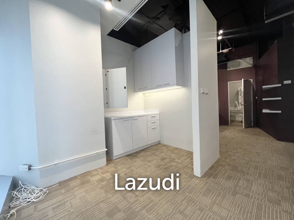 picture Modern Office Space for Rent in Bhiraj Tower Bangkok - 11/14