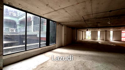 Retail spaces for rent Sathon Road : Spacious Bareshell Retail Space in Soi Ruam Rudee, Bangkok