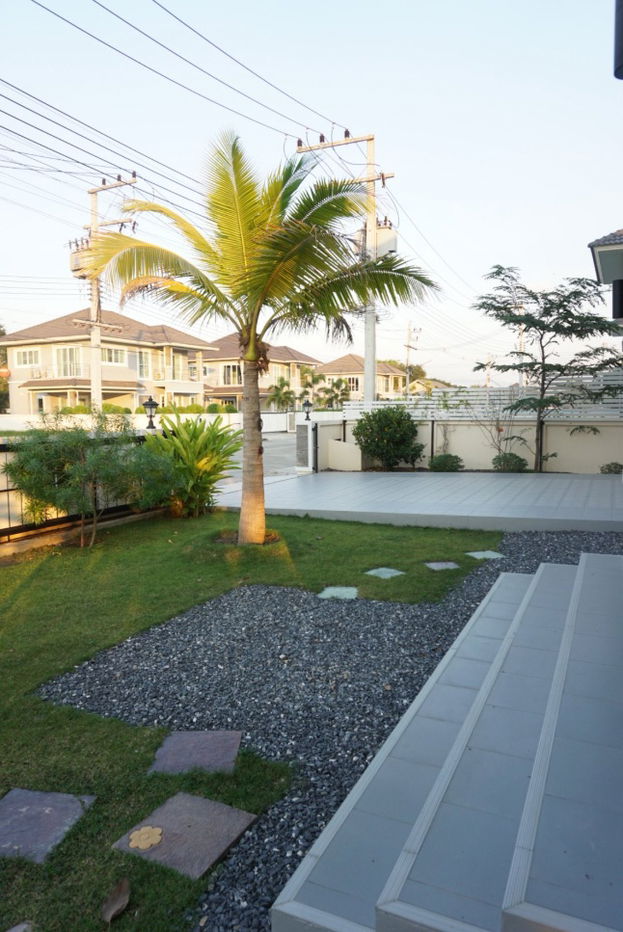 picture Two storey house for rent with 4 bedrooms,4 toilets and 1 kitchen. - 20/27